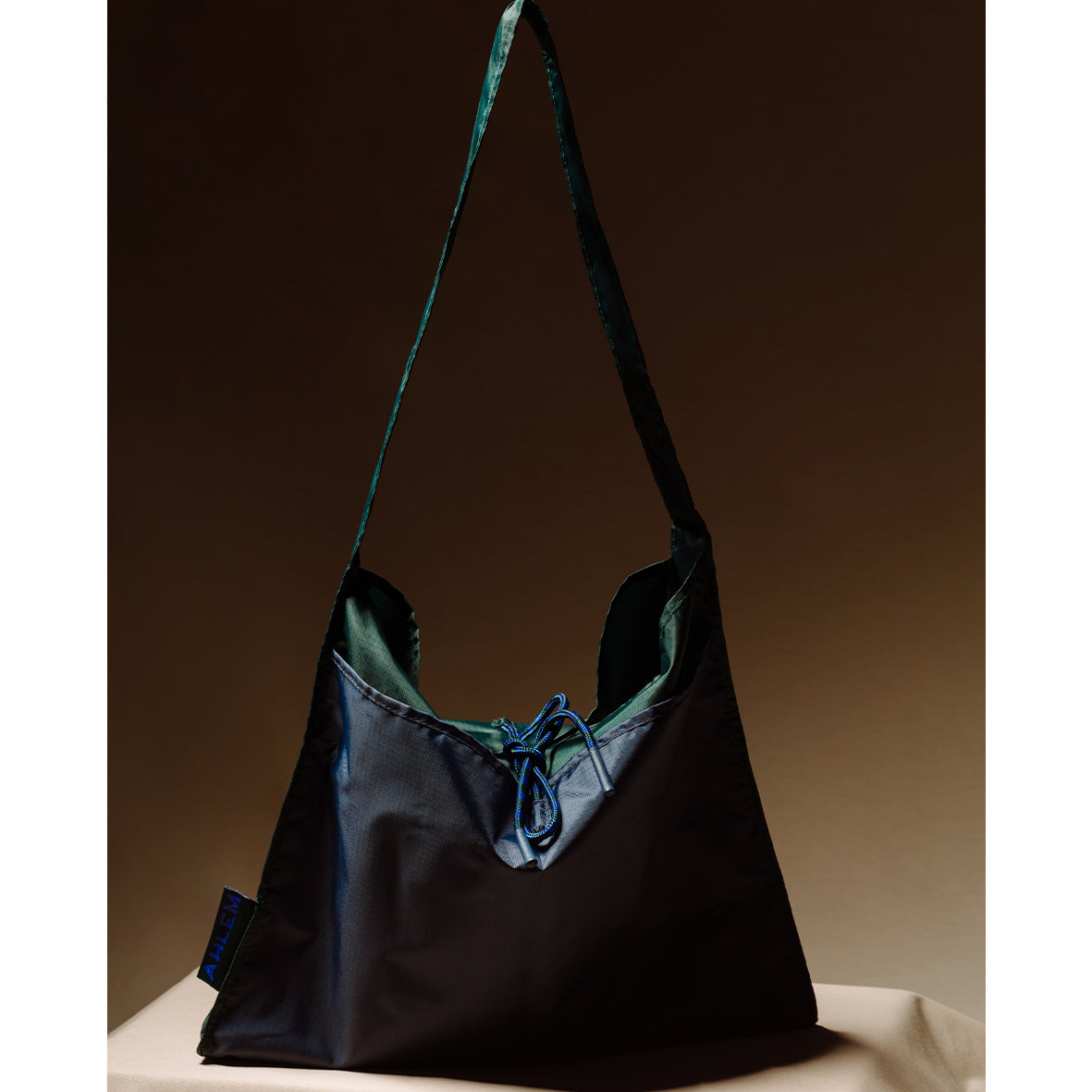 AHLEM Essential Carryall tote Navy nylon riciclato tasche occhiali